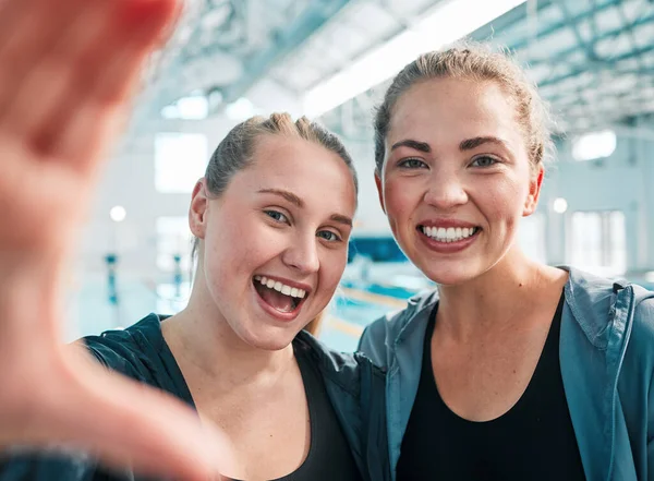 Selfie Zwembad Portret Van Vrouwelijke Atleten Inspanning Training Training Gelukkig — Stockfoto