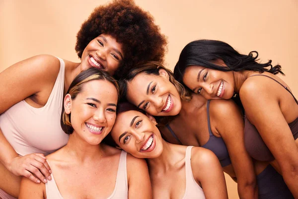 Belleza Diversidad Retrato Las Mujeres Felices Con Maquillaje Para Cuidado —  Fotos de Stock