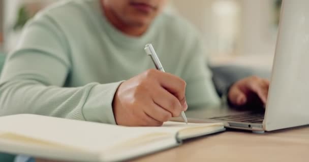 Ноутбук Ручка Руки Человека Пишущего Заметки Исследований Мозговой Штурм Идеи — стоковое видео