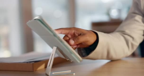 Ofis Tablet Adamı Internet Sitesi Araştırma Projesi Posta Için Online — Stok video