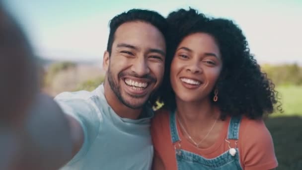 Selfie Açık Hava Aşk Evlilik Sosyal Medya Ile Mutluluk Rahatlama — Stok video