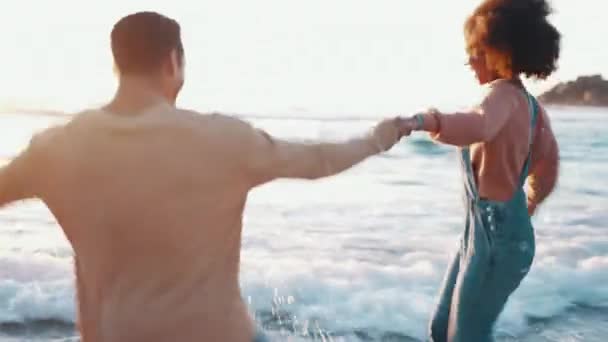Danza Avventura Coppia Con Amore Spiaggia Vacanza Con Relazione Romantico — Video Stock