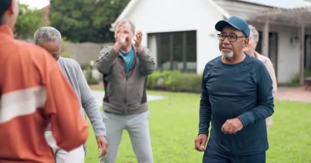 Tleskání Fitness Nebo Skupina Seniorů Venkovním Cvičení Důchodu Společně Motivace — Stock video