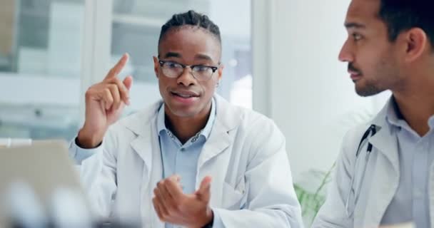 Sjukhus Möte Och Läkare Diskussion För Planering Behandlingsstrategi Och Diagnos — Stockvideo