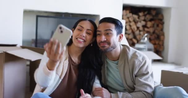 Happy Couple Real Estate Selfie Social Media Property Investment Moving — Stock Video