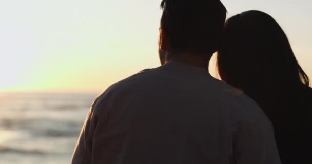 Strandsilhouette Blick Auf Den Sonnenuntergang Und Paar Entspannen Verbinden Und — Stockvideo