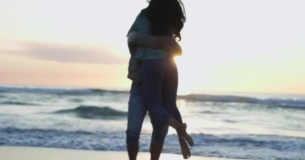 Joyeux Coucher Soleil Couple Avec Câlin Plage Pour Amour Rendez — Video