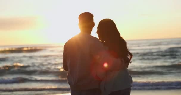 Liebe Sonnenuntergang Und Silhouette Eines Paares Strand Für Entspannung Sommerurlaub — Stockvideo