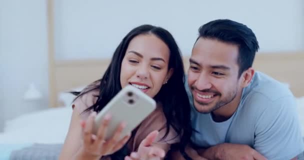 Paar Schlafzimmer Selfie Und Glücklich Soziale Medien Und Speicher Mit — Stockvideo