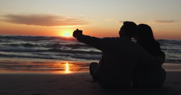 Selfie Sonnenuntergang Und Silhouette Eines Paares Strand Romantischen Urlaub Urlaub — Stockvideo