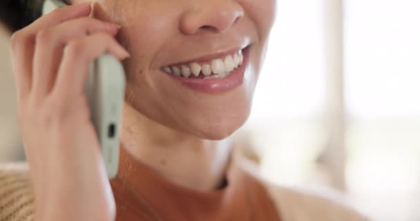 Telefonsamtal Mun Och Småföretagare Kvinna Talar För Kommunikation Nätverk Eller — Stockvideo