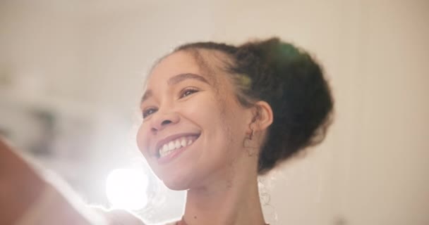 Πρόσωπο Selfie Ευτυχία Και Γυναίκα Στο Σπίτι Ευτυχισμένη Εικόνα Μνήμη — Αρχείο Βίντεο
