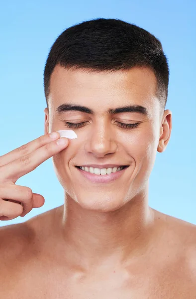 Homem Beleza Rosto Com Creme Pele Hidratante Preparação Para Higiene — Fotografia de Stock