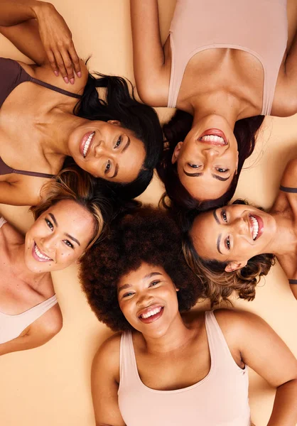 Belleza Por Encima Retrato Una Diversidad Mujeres Con Sonrisa Para —  Fotos de Stock