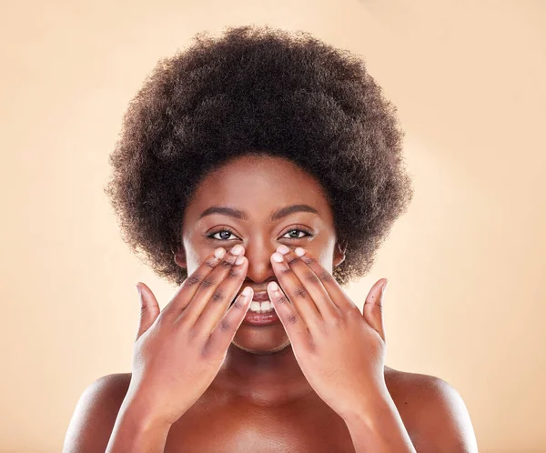 Zwarte Vrouw Handen Het Gezicht Schoonheid Studio Voor Huidverzorging Dermatologie — Stockfoto