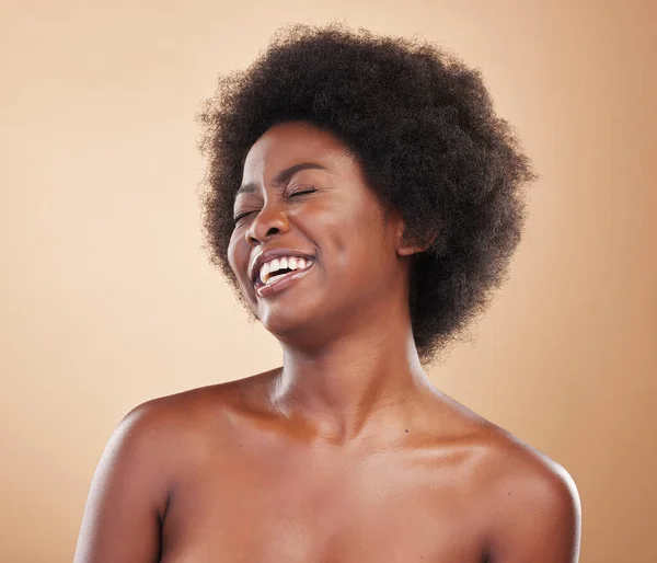 Zwarte Vrouw Lachend Gezicht Schoonheid Studio Met Huidverzorging Dermatologie Natuurlijke — Stockfoto
