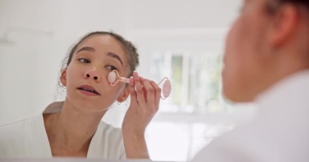 Lustro Pielęgnacja Skóry Kobieta Kwarcu Różanego Domu Odnowy Biologicznej Kosmetyczne — Wideo stockowe