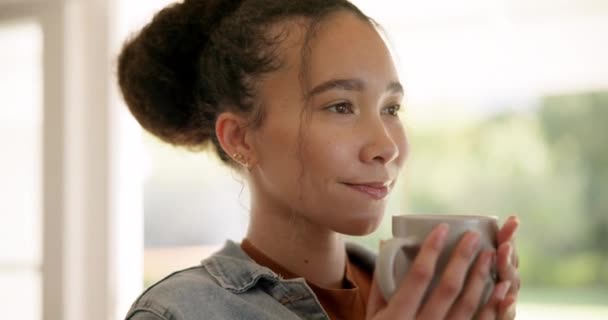 Joyeux Jeune Femme Café Pensée Maison Pour Parfum Détendre Paix — Video