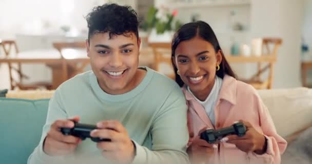 Oyun Oyun Oyun Oynayan Mutlu Çift Atari Salonunda Internet Sitesinde — Stok video