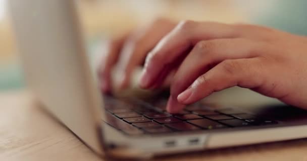 Laptop Online Handen Van Persoon Typen Onderzoek Studie Mail Communicatie — Stockvideo