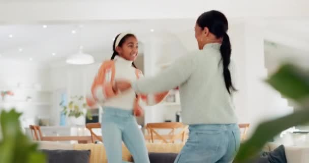 Madre Bambina Ballare Casa Con Energia Divertimento Folle Libertà Felice — Video Stock