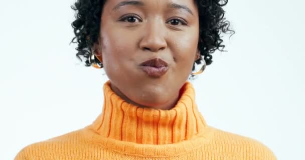 Feliz Mulher Retrato Comer Doces Marshmallows Com Fome Doces Lanche — Vídeo de Stock