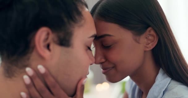Amour Intimité Jeune Couple Maison Détendre Coller Reposer Ensemble Week — Video