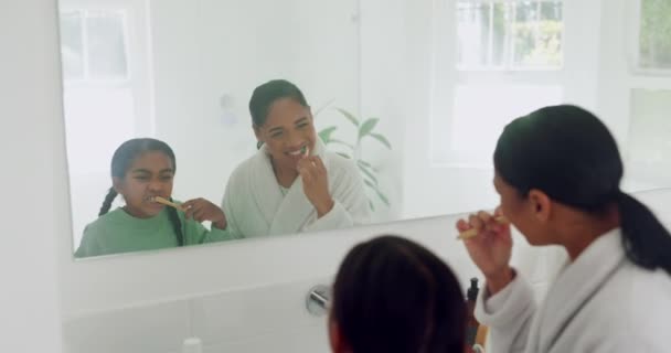 Mother Happy Kid Bathroom Brushing Teeth Together Oral Hygiene Mirror — Stock Video