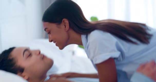 Par Seng Kys Med Kærlighed Romantik Morgen Ferie Pleje Glad – Stock-video