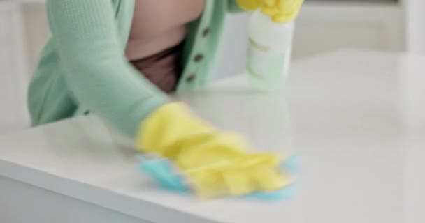 Spray Reinigung Oder Hände Von Frauen Der Küchentheke Zur Reinigung — Stockvideo