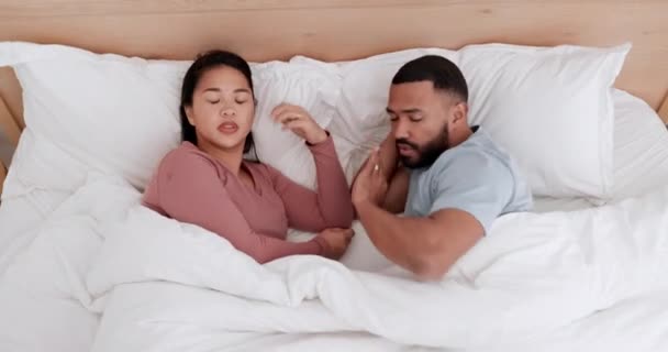 Paar Slaapkamer Ruzie Woede Met Conflict Communicatie Falen Het Huwelijk — Stockvideo