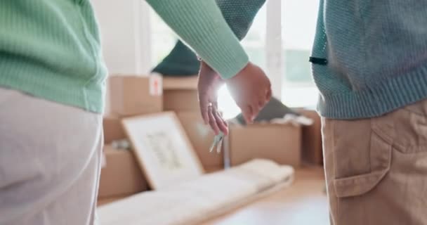 Couple Mains Clés Nouvelle Maison Avec Engagement Amour Emménagement Ensemble — Video