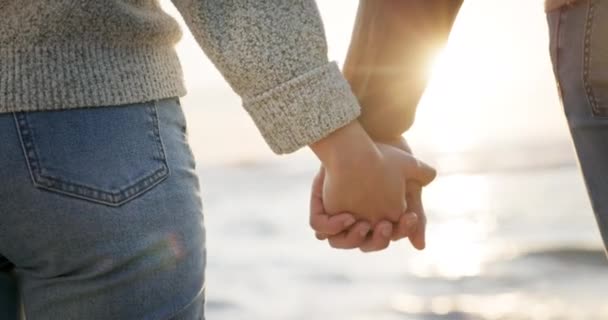 Apoio Amor Casal Praia Mãos Dadas Para Segurança Esperança Bondade — Vídeo de Stock