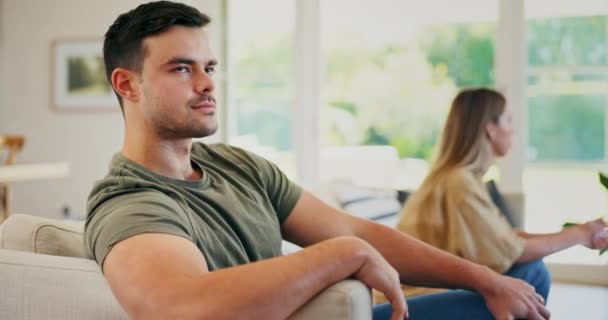 Pasangan Bertengkar Dan Berpikir Rumah Bercerai Putus Dan Mengabaikan Pasangan — Stok Video