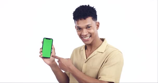 Hombre Apuntando Pantalla Del Teléfono Maqueta Pantalla Verde Publicidad Con — Vídeo de stock