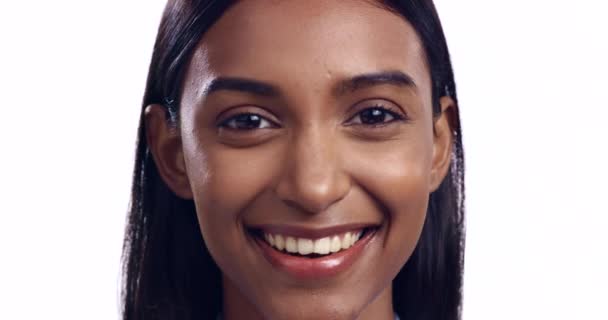 Femme Indienne Visage Sourire Avec Clin Oeil Emoji Pour Secret — Video