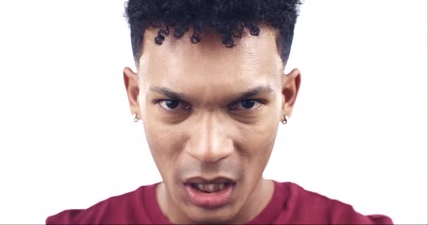 Wut Wut Und Das Gesicht Eines Mannes Auf Weißem Hintergrund — Stockvideo