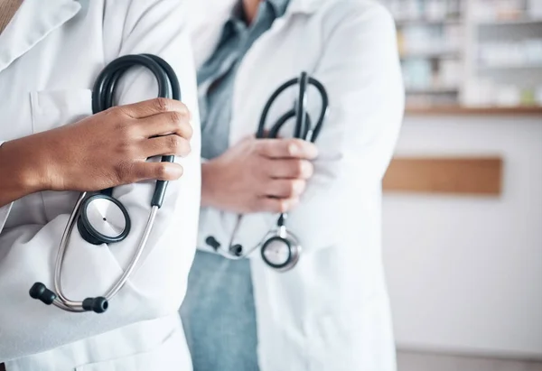 Ludzie Lekarz Ręce Profesjonalisty Stetoskopem Opiece Zdrowotnej Farmaceutycznej Lub Pomocy — Zdjęcie stockowe