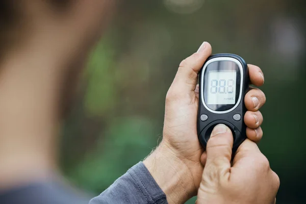 Glikoz Zindelik Diyabet Kan Şekeri Testi Için Glukometresi Olan Eller — Stok fotoğraf