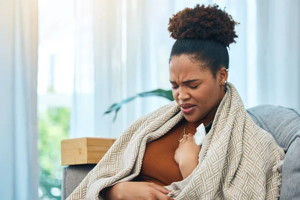 Malade Infection Tissulaire Thoracique Avec Une Femme Noire Sur Canapé — Photo