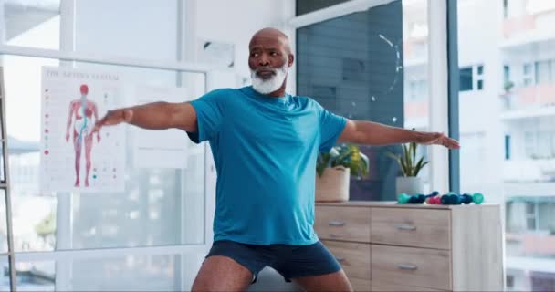 Fitness Yoga Revalidatie Met Een Oudere Zwarte Man Een Fysiotherapeutisch — Stockvideo