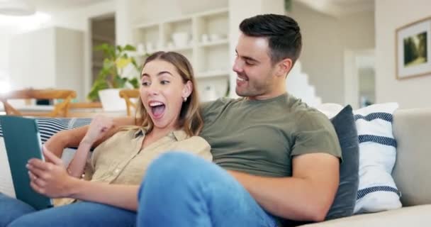 Gewinner Erfolg Oder Glückliches Paar Mit Tablet High Five Für — Stockvideo