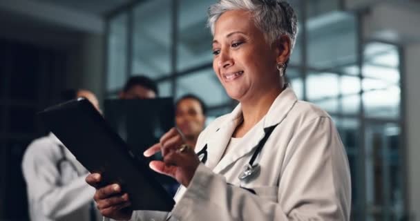 Mème Femme Médecin Sur Tablette Riant Vidéos Drôles Sur Les — Video