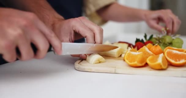 Frutas Saludables Manos Pareja Cocinando Juntas Una Cocina Uniéndose Hogar — Vídeos de Stock