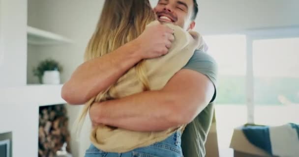Real Estate Kunci Dan Pelukan Pasangan Bahagia Atau Bersemangat Untuk — Stok Video