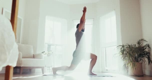 Wellness Yoga Stretching Met Mens Woonkamer Voor Geestelijke Mindfulness Fitness — Stockvideo