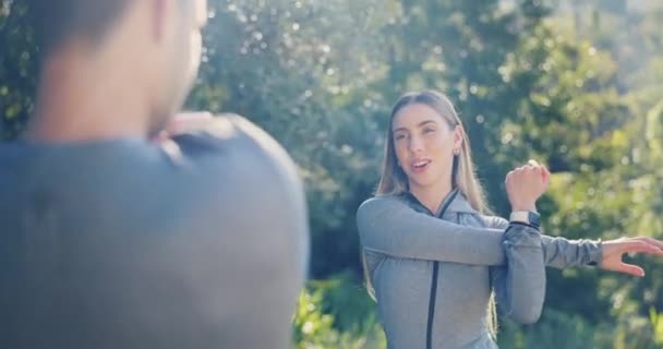 Park Fitness Rozciąganie Szczęśliwa Kobieta Para Lub Zespół Uśmiech Osobistego — Wideo stockowe