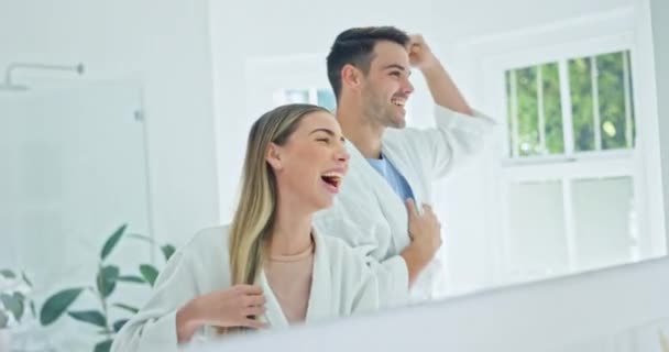 Happy Couple Hair Singing Brush Morning Grooming Bathroom Routine Together — Stock Video
