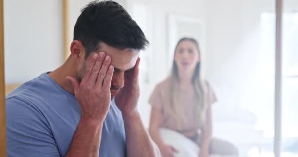 Veszekedés Válás Pár Stressz Egy Hálószobában Otthon Meddőség Csalás Bűntudat — Stock videók