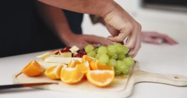 Couple Happy Feeding Fruit Home Kitchen Romance Healthy Marriage Nutrition — Stock Video